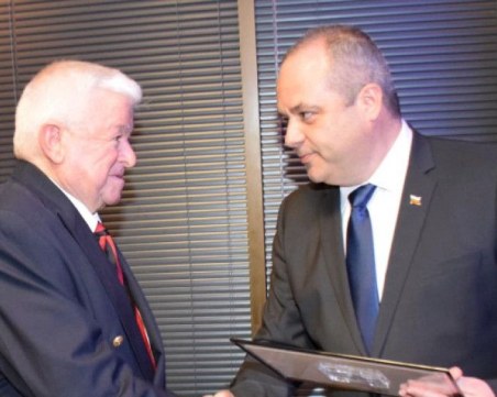 Шефкет Чападжиев бе награден с почетния знак 