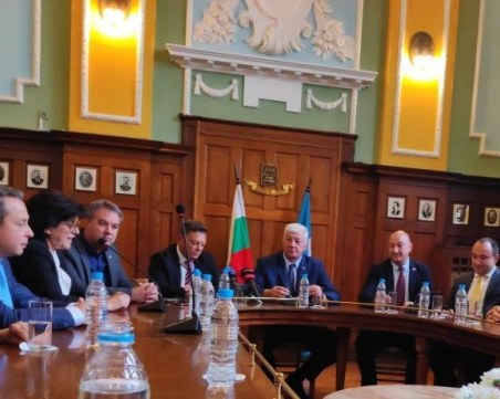 Екипът на Здравко Димитров вече е готов, новите му вицета встъпиха в длъжност