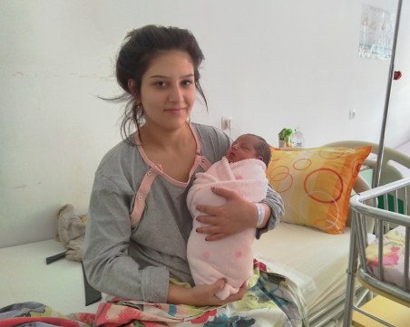 Момиченце е първото бебе на Асеновград за новото десетилетие