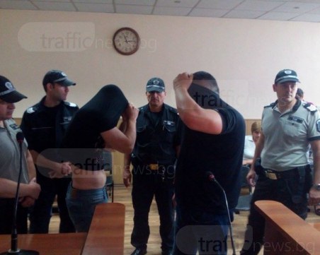 Потвърдиха присъдите на пловдивските полицаи, обвинени в грабеж на цигари за 300 бона и рекет
