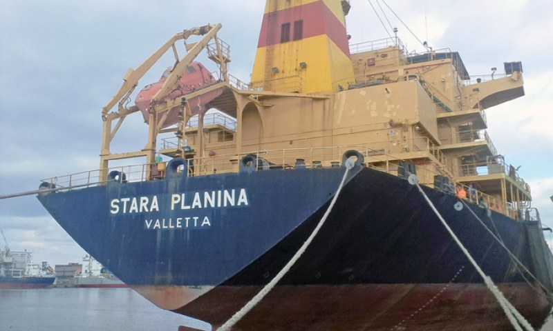 Двама български моряци са паднали зад борда в Норвегия, издирват ги