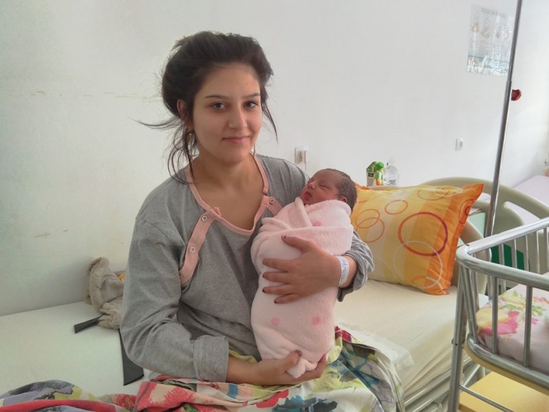 Момиченце е първото бебе на Асеновград за новото десетилетие