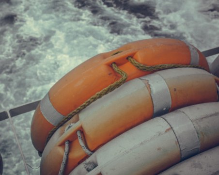 Хеликоптери са търсили български моряци, няма и следа от тях