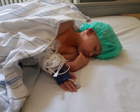 Малката Ева е само на 5 години, а се бори с тежка диагноза