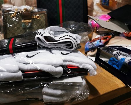 Митничари спипаха близо 30 000 