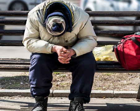 Нужда от зимни дрехи и обувки в кризисния център за бездомни хора в София