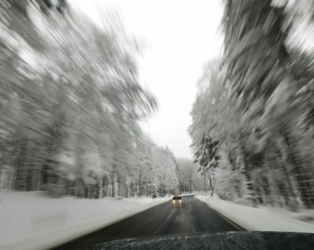 Очакват ни поледици – АПИ съветва шофьорите да са подготвени за зимни условия