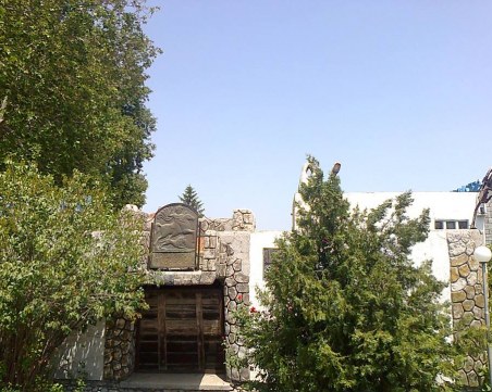 Откраднаха медния купол на култовия ресторант 