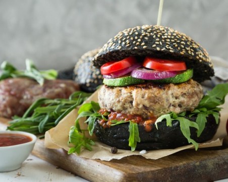 Решават дали да признаят веганството като религия в Англия