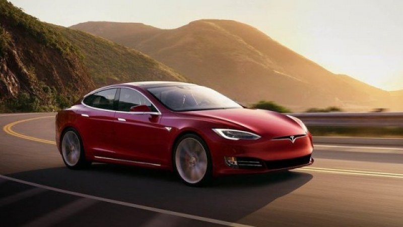 Tesla сваля цената на автомобилите, прозведени в Китай