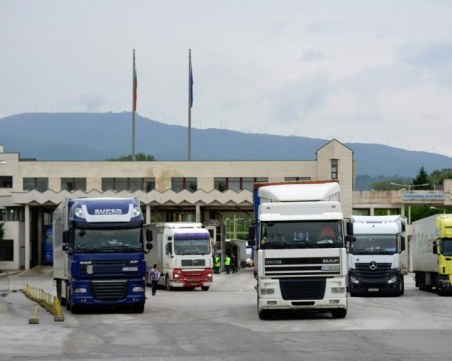 Гърция ограничава движението по границата с България