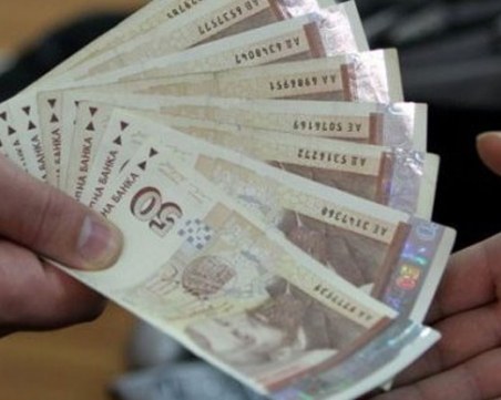 Прогнозират ръст на заплатите през новата година