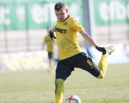 Спрягат Неделев и за отбор от Бундеслигата