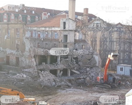 Спряха бутането на склада в Тютюневия град, в понеделник в обекта влиза комисия