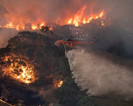 Три големи пожара в Австралия се сляха в огнен ад