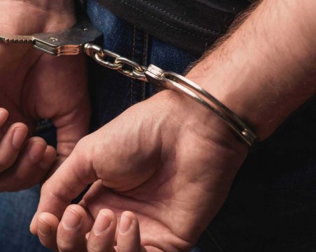 Задържаха ало измамник веднага след кацането му на летище София