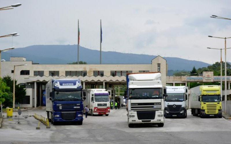 Гърция ограничава движението по границата с България