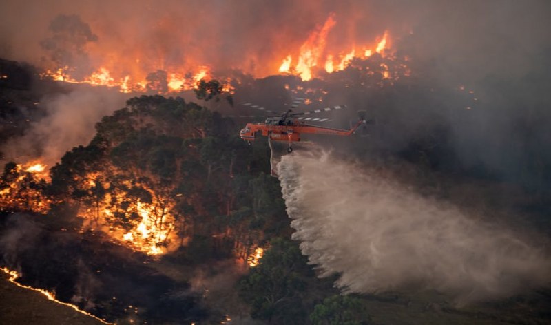 Три големи пожара в Австралия се сляха в огнен ад