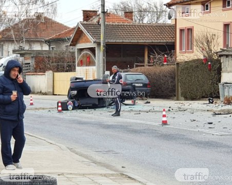 Пиян младеж с БМВ помлял две коли и се спрял в уличен стълб в Калековец