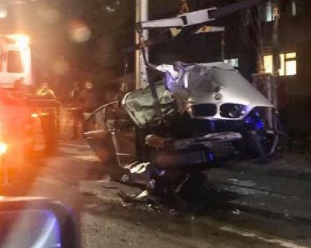 Почина шофьорът, забил се в стълб в София