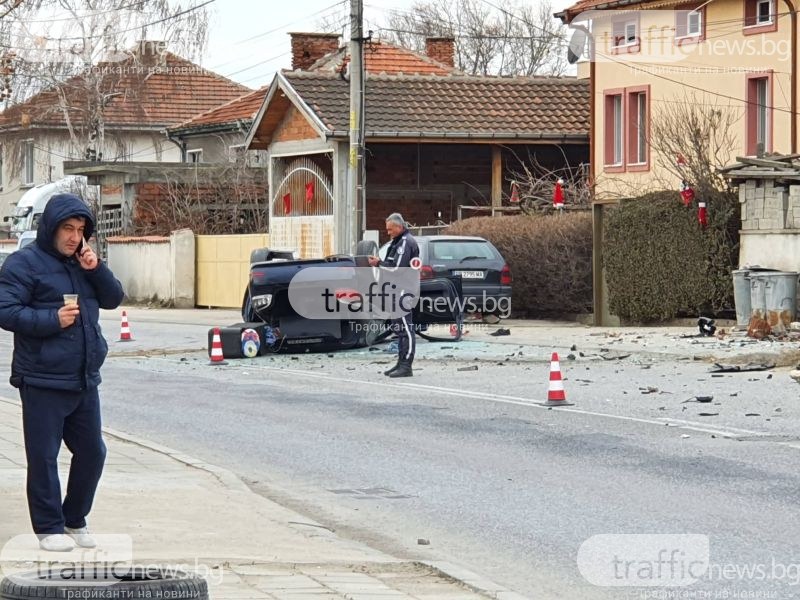 Пиян младеж с БМВ помлял две коли и се спрял в уличен стълб в Калековец
