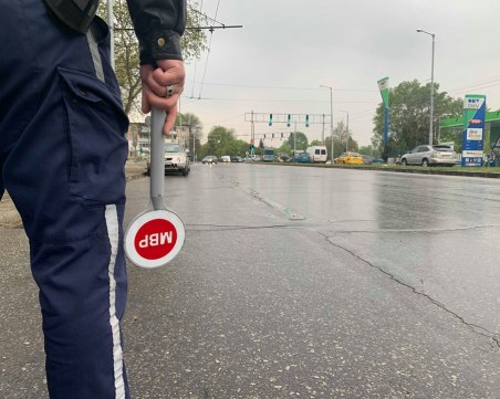 Акция в Хисаря! Полицаи спряха над 130 автомобила