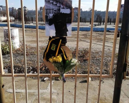 Бултраси се събират на Колежа в 19:12 часа, почитат паметта на Тоско Бозаджийски