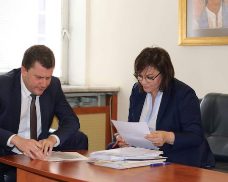 Нинова скочи на червения кмет на Перник: Не може да откаже среща, която не съм искала