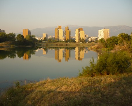 Пожарникар откри корозирали оръжия на дъното на езеро