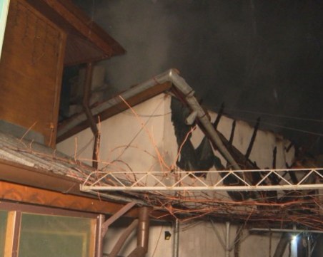 Семейство остана без дом заради силен вятър и късо съединение