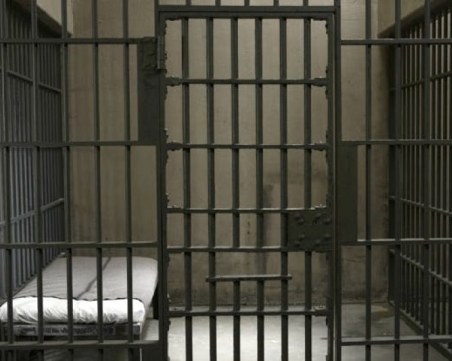 Пловдивски затворник се жалва от мизерия в килиите, поиска 20 бона обезщетение