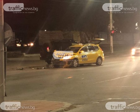 Тежка катастрофа на изхода на Пловдив, такси е смачкано до неузнаваемост