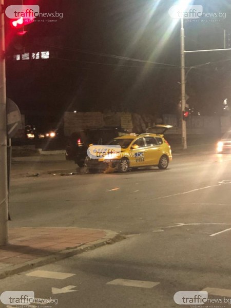 Тежка катастрофа на изхода на Пловдив, такси е смачкано до неузнаваемост
