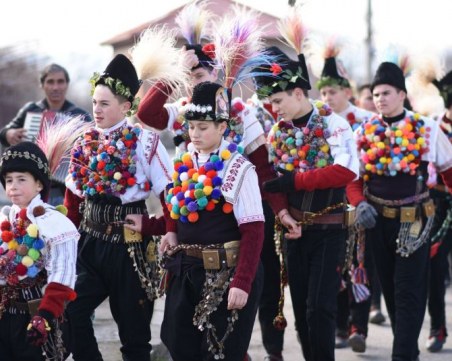 100-годишен обичай пазят в Съединение