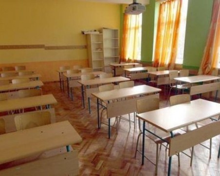 Първокласничка от Русе се оплака от тормоз на учител