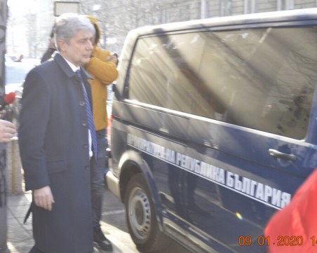Задържаха министър Нено Димов
