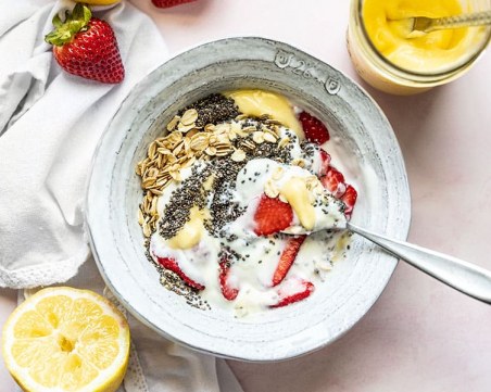 Защо не трябва да ядете кисело мляко на празен стомах?