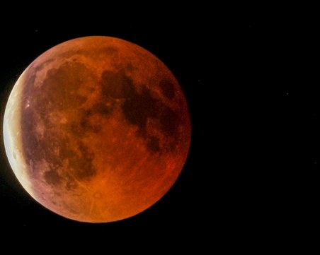 Първото лунно затъмнение за годината настъпва днес