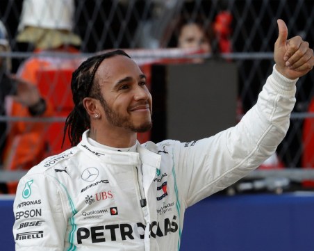 Шампион във Формула 1 дарява огромна сума за пострадалите от пожарите