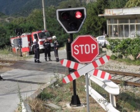 Втора жертва след инцидента на железопътен прелез в Сливенско