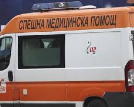 Жена блокира линейка за пациент с инфаркт! Бави я критични 8 минути