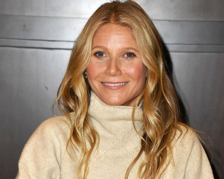 Гуинет Полтроу продава свещ с аромат на интимните й части