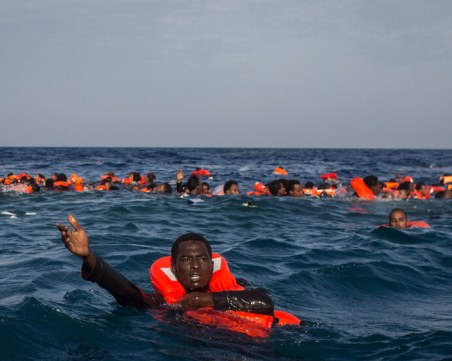 Мигранти загинаха край Гърция, все още издирват оцелели