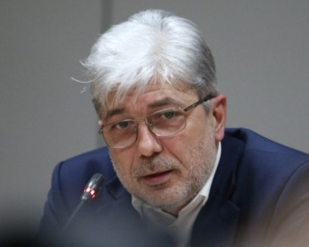 Решават съдбата на министър Нено Димов днес