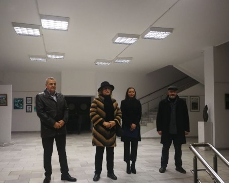 Учители с изложба в Общинския съвет в Пловдив