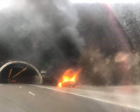 Кола се запали на АМ 