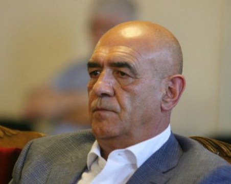 Шефът на Здравната каса се оттегля, имало много нередности