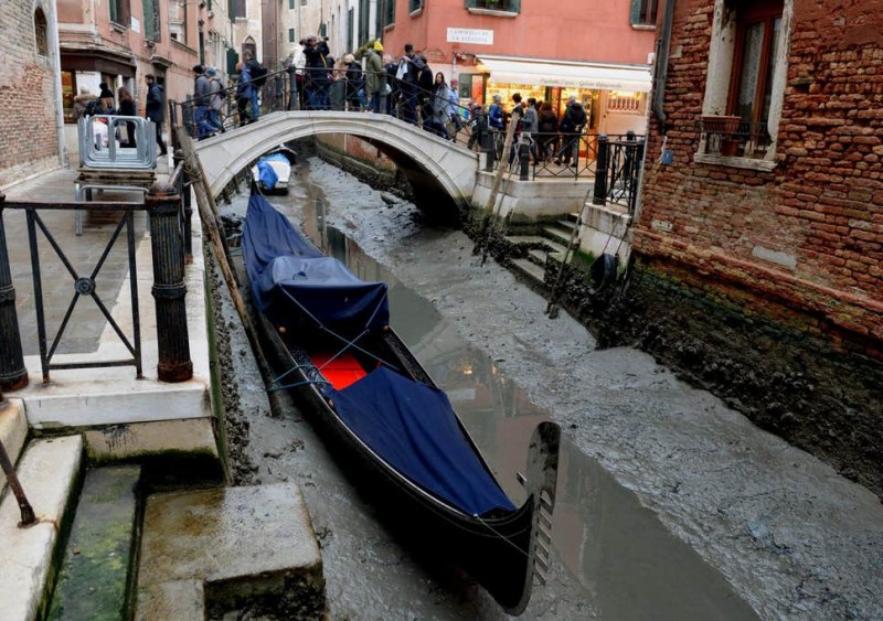 Суша! Каналите във Венеция останаха без вода