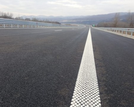 Утре ремонтират осветлението по 