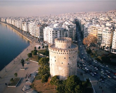 Водолази извадиха над 20 тротинетки край Солун